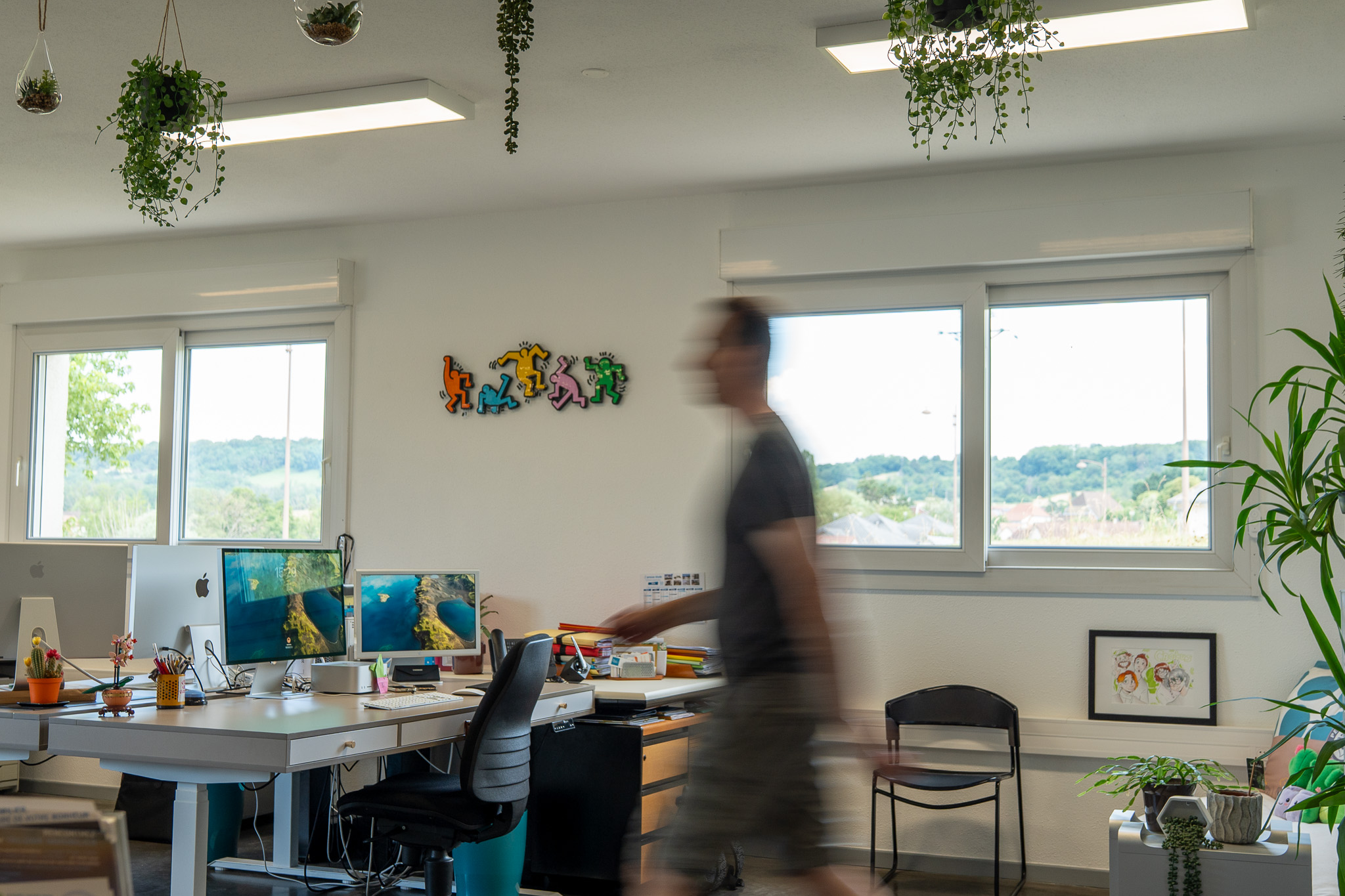 Vue floue des locaux de l&rsquo;agence Cactus